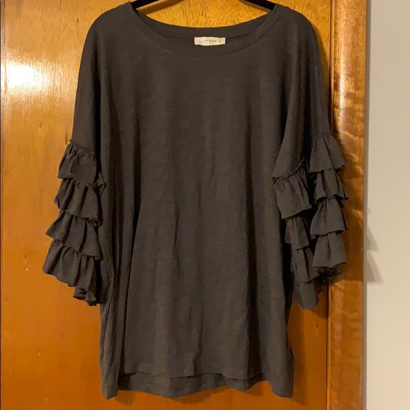 Umgee Tops - Grey Conga Sleeve Umgee Top!